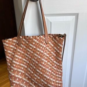 EUC Maxwell leather transport tote. Super cute for spring and summer